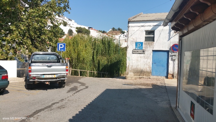  Access to the parking space behind the market hall