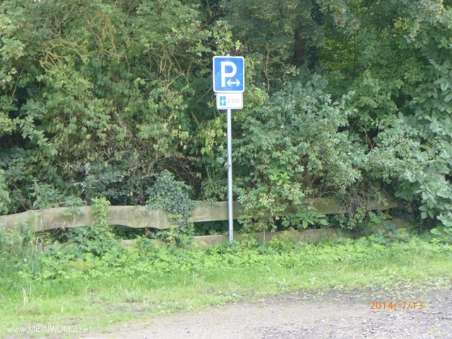  Schild op zijn plaats met betrekking tot de parkeertijd 2 uur.