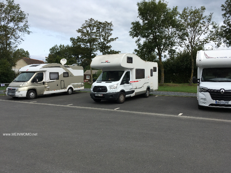 extra large parking spaces for motorhomes 