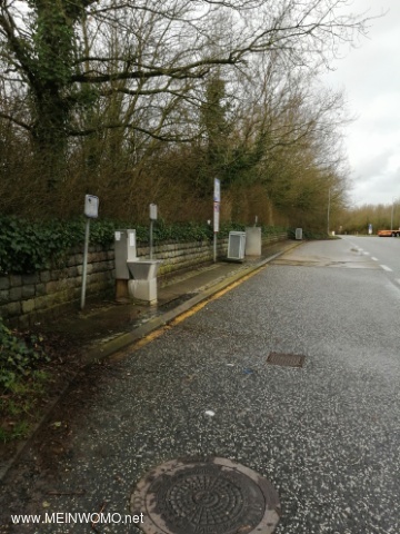 Ver. - and waste disposal approx. 100 m behind the entrance from the motorway, on the left. @@ Direc ...