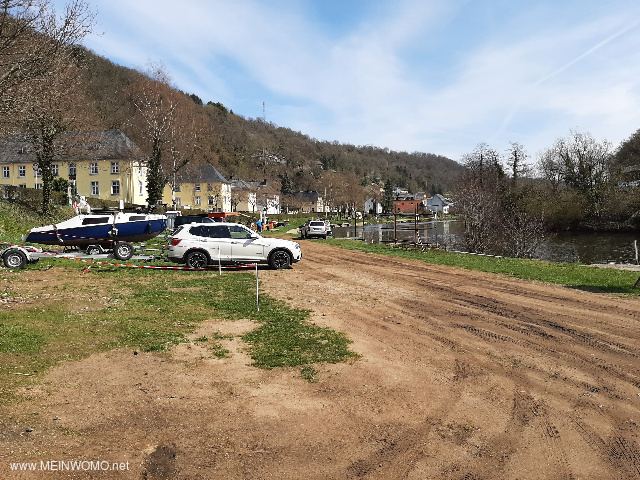  Parking space at the Laurenburg jetty  