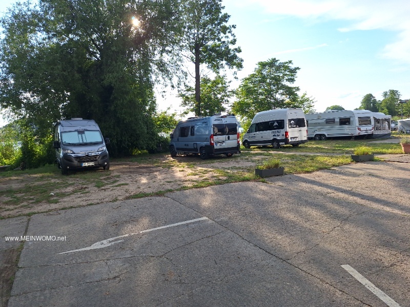 Vue de la place. En arrière-plan le Dahme.