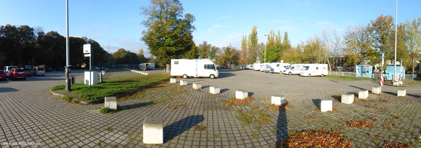  Panoramic pitch Weimar med tydlig avskiljning till parkeringsplatserna