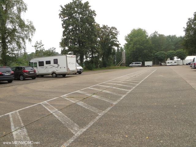 Ruhiger Parkplatz am Wolfcenter