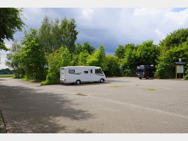 Motorhome parking space near Wrestedt on the Uelzen I and II lock group of the Elbe Side Canal