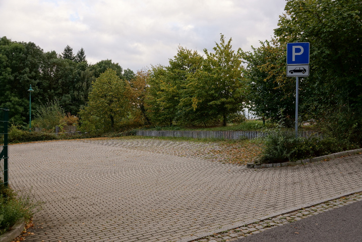 Parkplatz, eigentlich nur fr PKW auf dem Hutberg in Kamenz