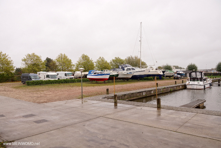  Parcheggio per camper nella marina Winschoten
