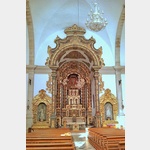  Die Igreja Matriz(um 1700) mit reich verziertem Altar.