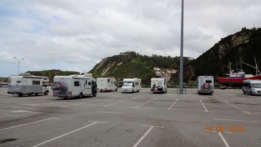 Cudillero, parkeringsplats vid hamnen..  Camper r tilltet att kra upp till denna parkeringsplats ...