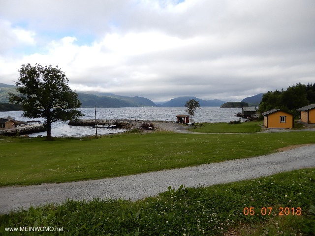 Blick vom Platz ber den Fjord