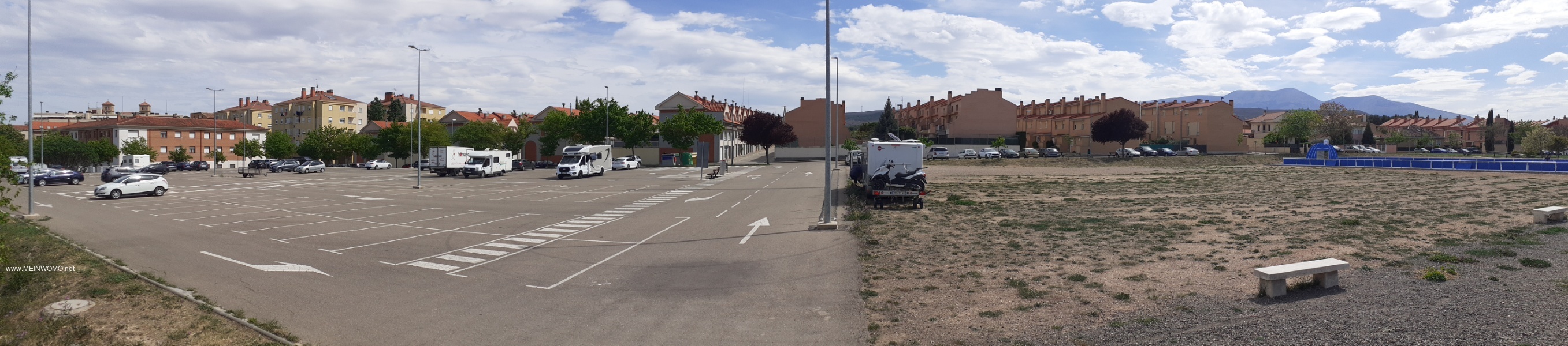 Parkplatz, Stellplatz und Freiflche die auch genutzt werden kann.