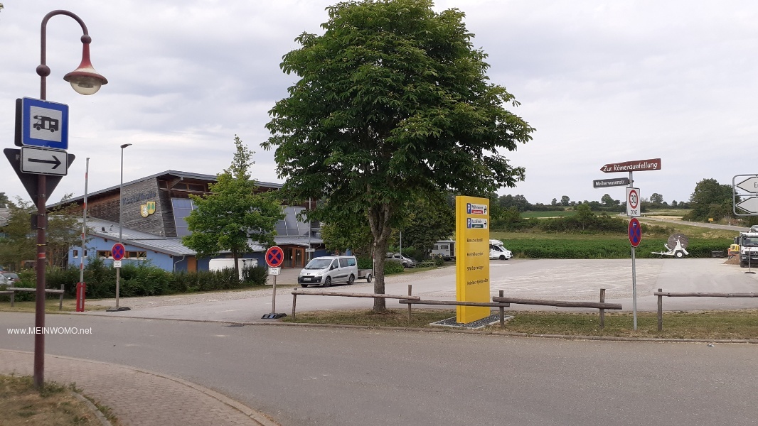 Official free parking space. The picture shows the entrance to the square. 