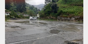 Parkplatz im Regen