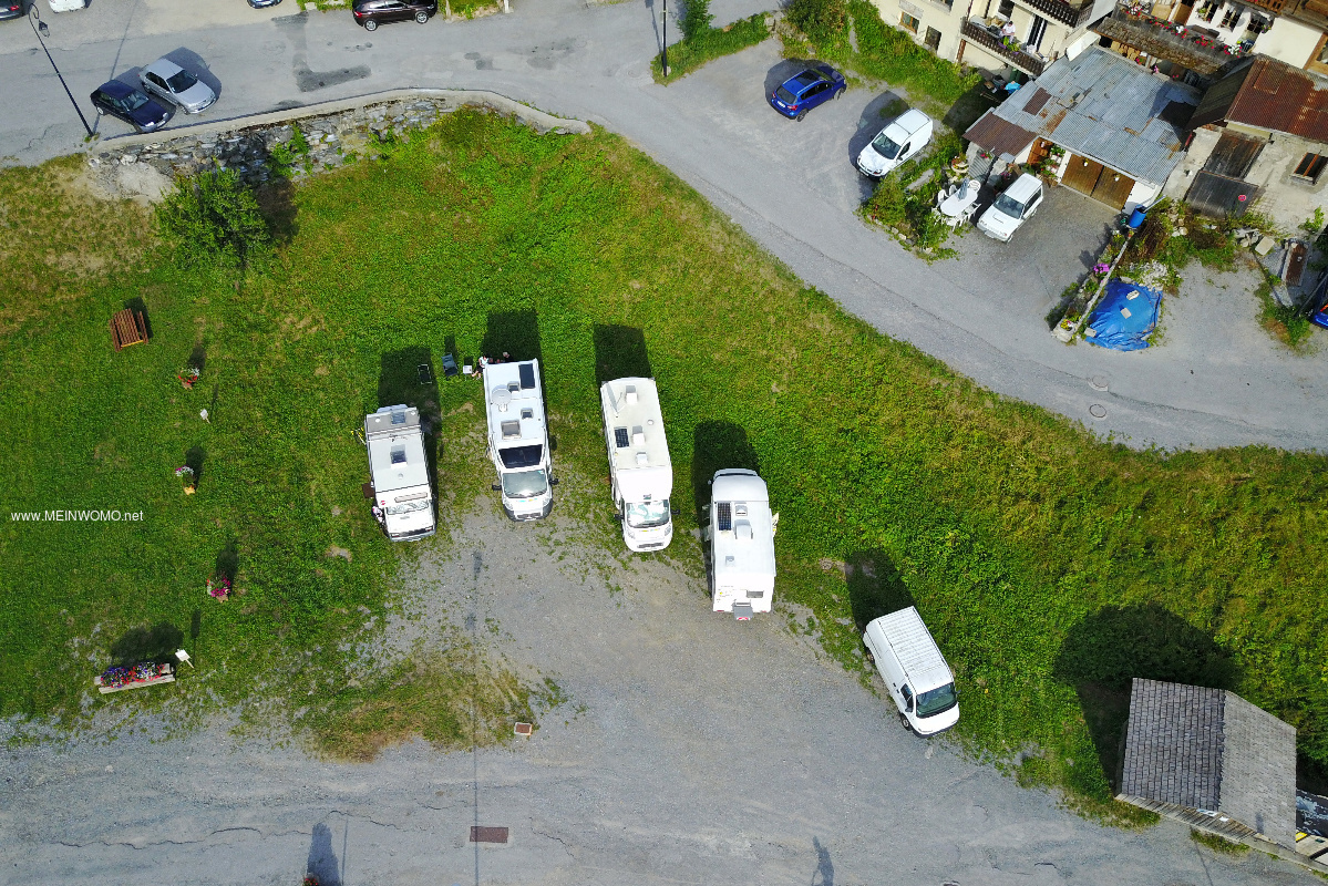  Luchtfoto vanaf het parkeerterrein in Flumet