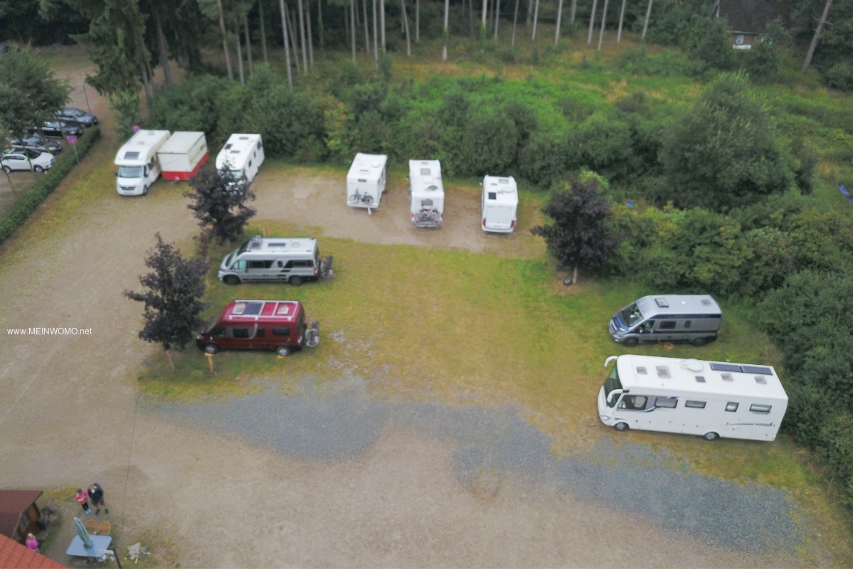  Luchtfoto van de camperplaats in het natuurpark  
