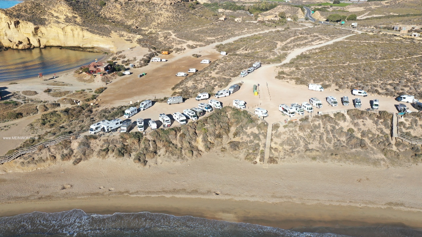Luftbildaufnahme vom Parkplatz Playa de L Carolina.