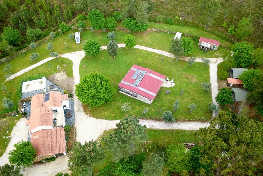 Flygfoto ver campingplatsen Quinta do Castanheiro
