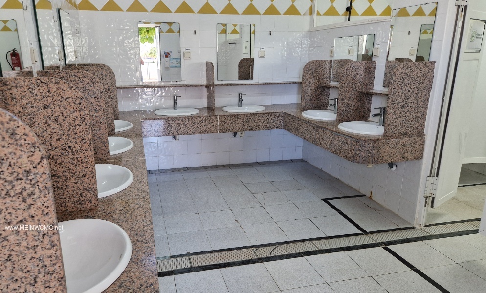 Waschbecken im Sanitrgebude 