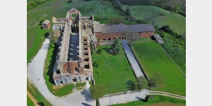 Die Klosterruine Galgagno aus der Vogelperspektive