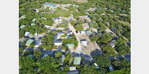 Luftaufnahme vom Campingplatz des Sources