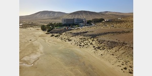 Luftaufnahme vom Hotel Los Gorriones an der Lagune de Sotavento