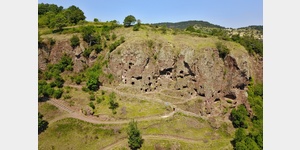 Luftaufnahme von den Grotten von Jonas