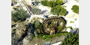 Luftaufnahme vom Wasserrad La Norica