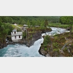 Wasserfall und Kleinkraftwerk nrdlich von Valldalen