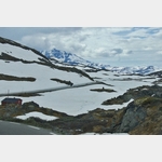 Ausblick von der Lanschaftsroute Sognefjellet auf das verschneite Jotunheimen