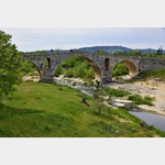 Die rmische Steinbogenbrcke Pont Julien