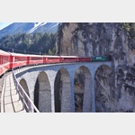 Die Albulabahn auf dem Landwasser-Viadukt