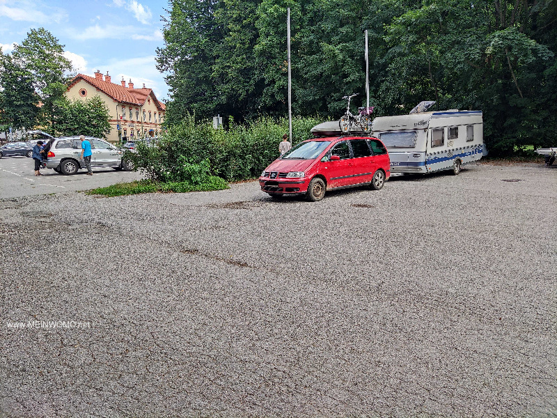 Parkplatz mit ausreichend freiem Platz