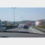 Dichter Verkehr auf der Autobahn von Tirane nach Durres