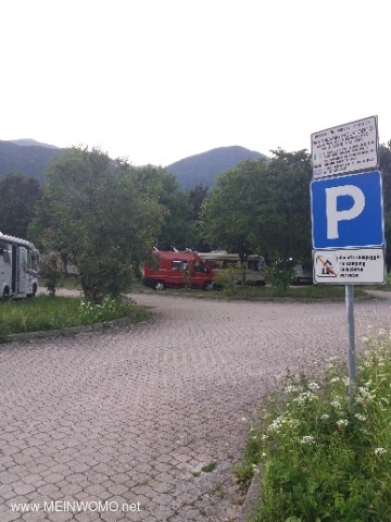  Algemene parkeerplaats zonder camping. Overnachting mogelijk.   