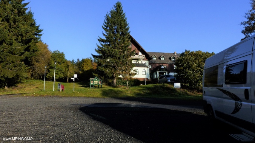 Im Hintergrund das Hotel Eisenacher Haus