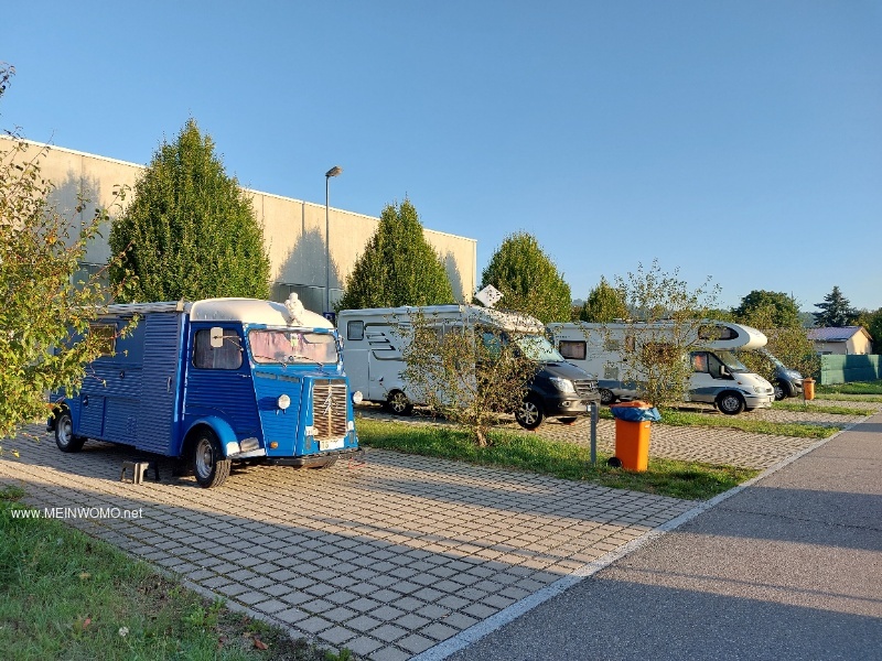   Standplaatsen met parkeerplaatsen   