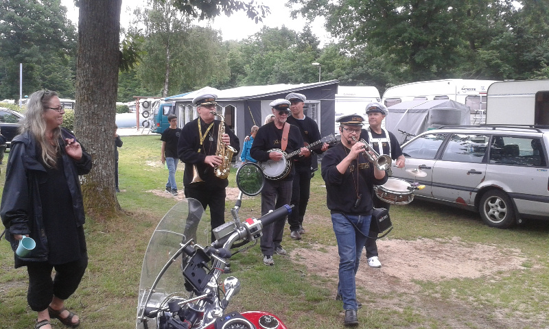  Handgemaakte muziek op het plein: -))) @ In Silkeborg vond de International Jazz Festival Silkebor ...