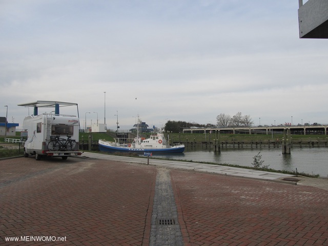  Parkering i hamnen, Lauwersoog