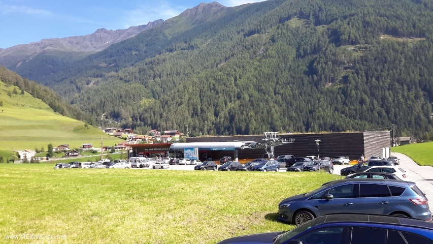 De parkeerplaats van de Kalser Bergbahn