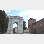 Triumphbogen Arco und Catelvecchio