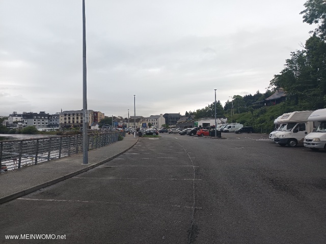 Parking space towards the town - the castle is about 8 minutes walk away.