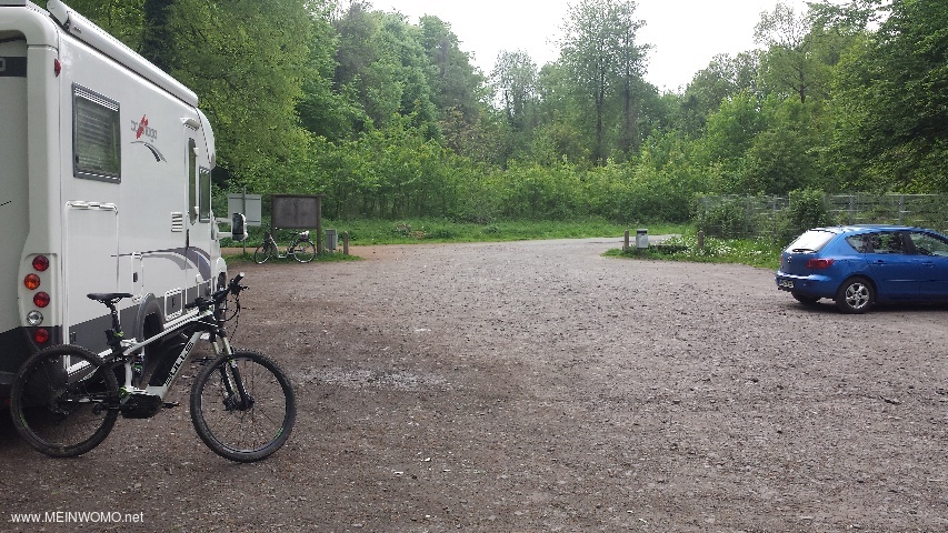 Ruhiger Wanderparkplatz am Ende einer Sackgasse. @Ideal fr Wanderungen und Mountain Bike.