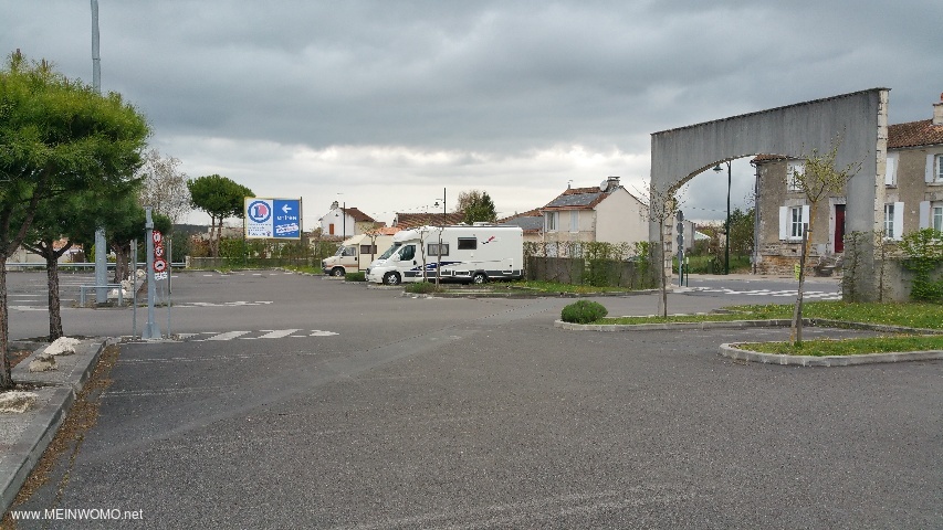  Leclerc Barbezieux-Saint-Hilaire @ Official pitch with supply, disposal at a supermarket.