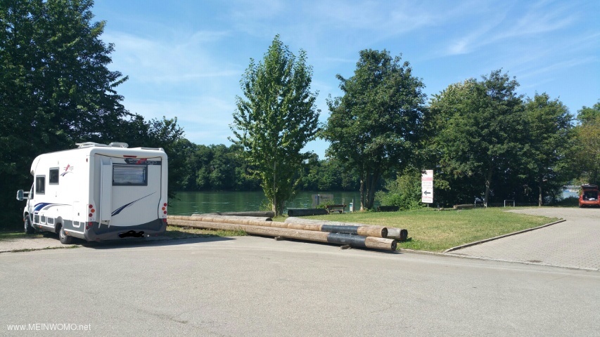  RV parking at the THW @ car park directly on the Rhine, directly behind the THW and fire station.