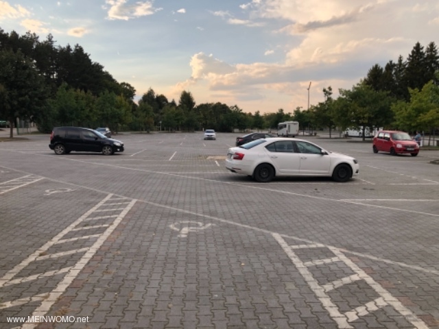  Parking  la gare Szalajkav lgy-Lovasp lya  