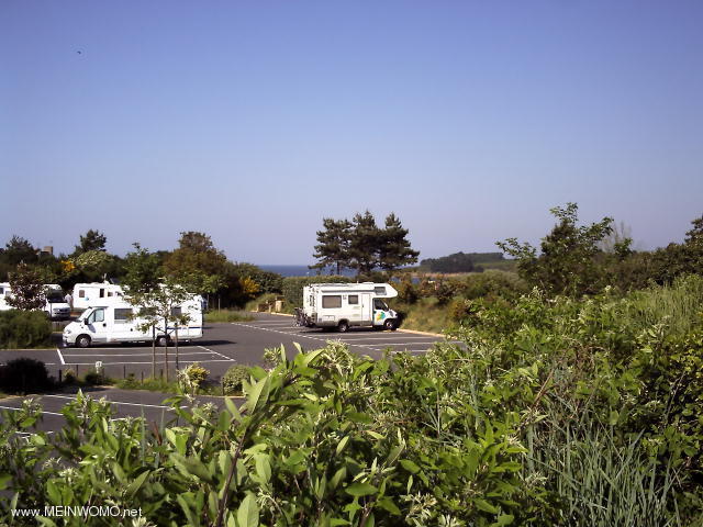  umfriedeter parking space, small incident on the edge: In the area around Arzon one day (June 2009) ...