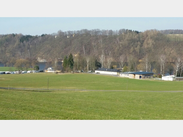  Veduta del campo e in background Kriebstein