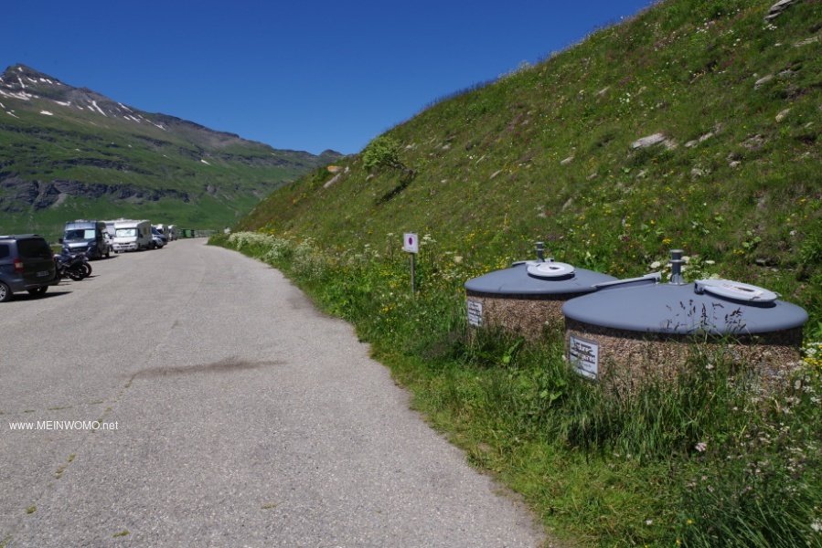 Apart from the large garbage cans, there is no infrastructure.