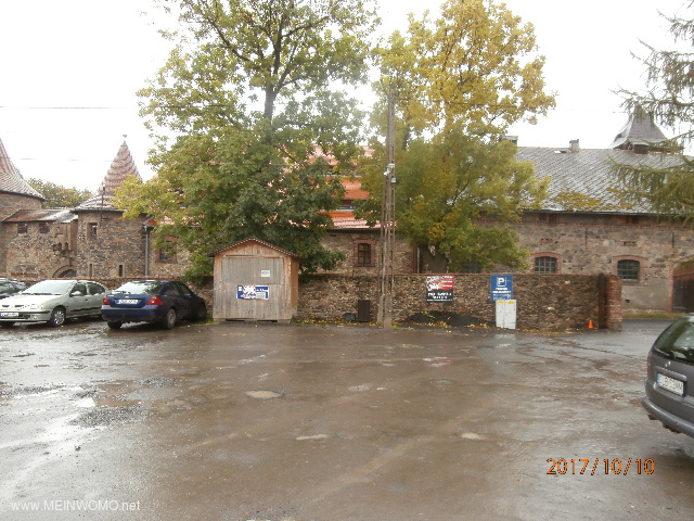Parkplatz 1 vor dem Schloss