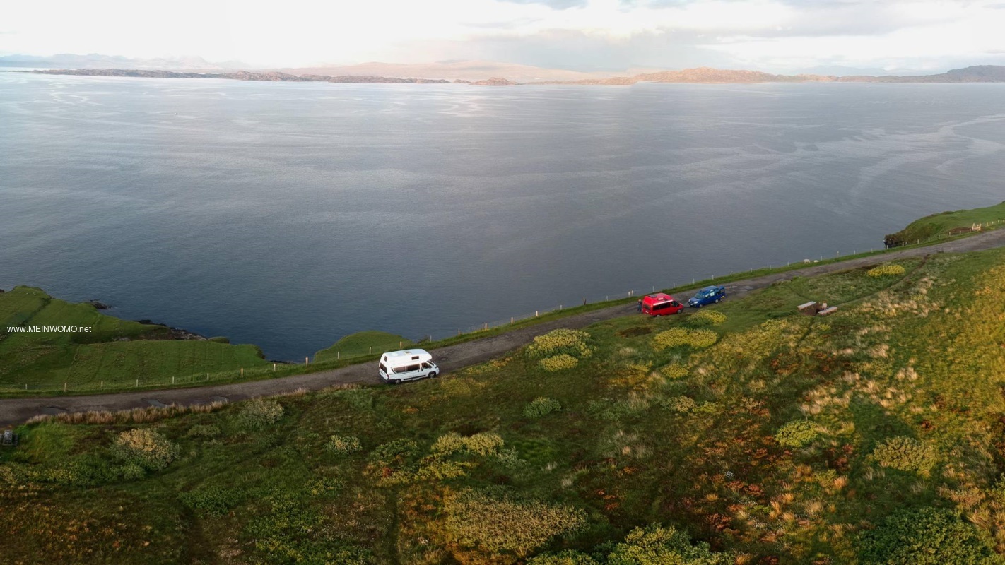  Uitzicht op de parkeerplaats met het eiland Raasay op de achtergrond